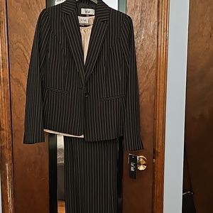 Le Suit 3-piece Suit size 4